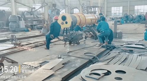 塔吊租賃公司環(huán)保問題曝光 露天噴漆與廢棄桶敞口堆放，環(huán)評手續(xù)缺失